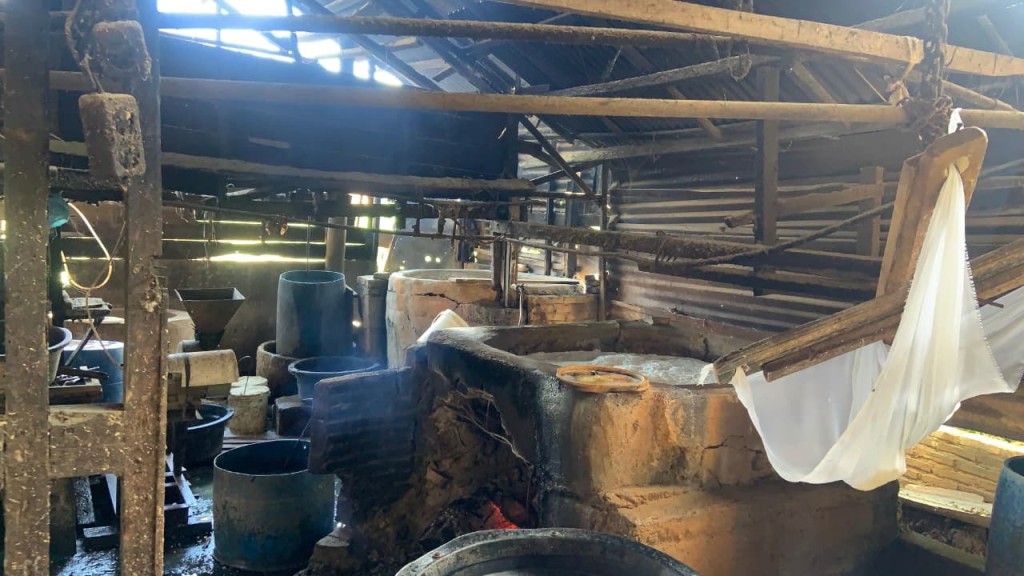 Produksi tahu menjadi salah satu usaha masyarakat desa, untuk di jual menambah penghasilan warga.